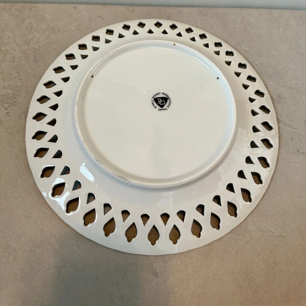 Disneyland Walt Disney Productions Japan Reticulated Vintage Souvenir Plate EUC - Picture 4 of 7